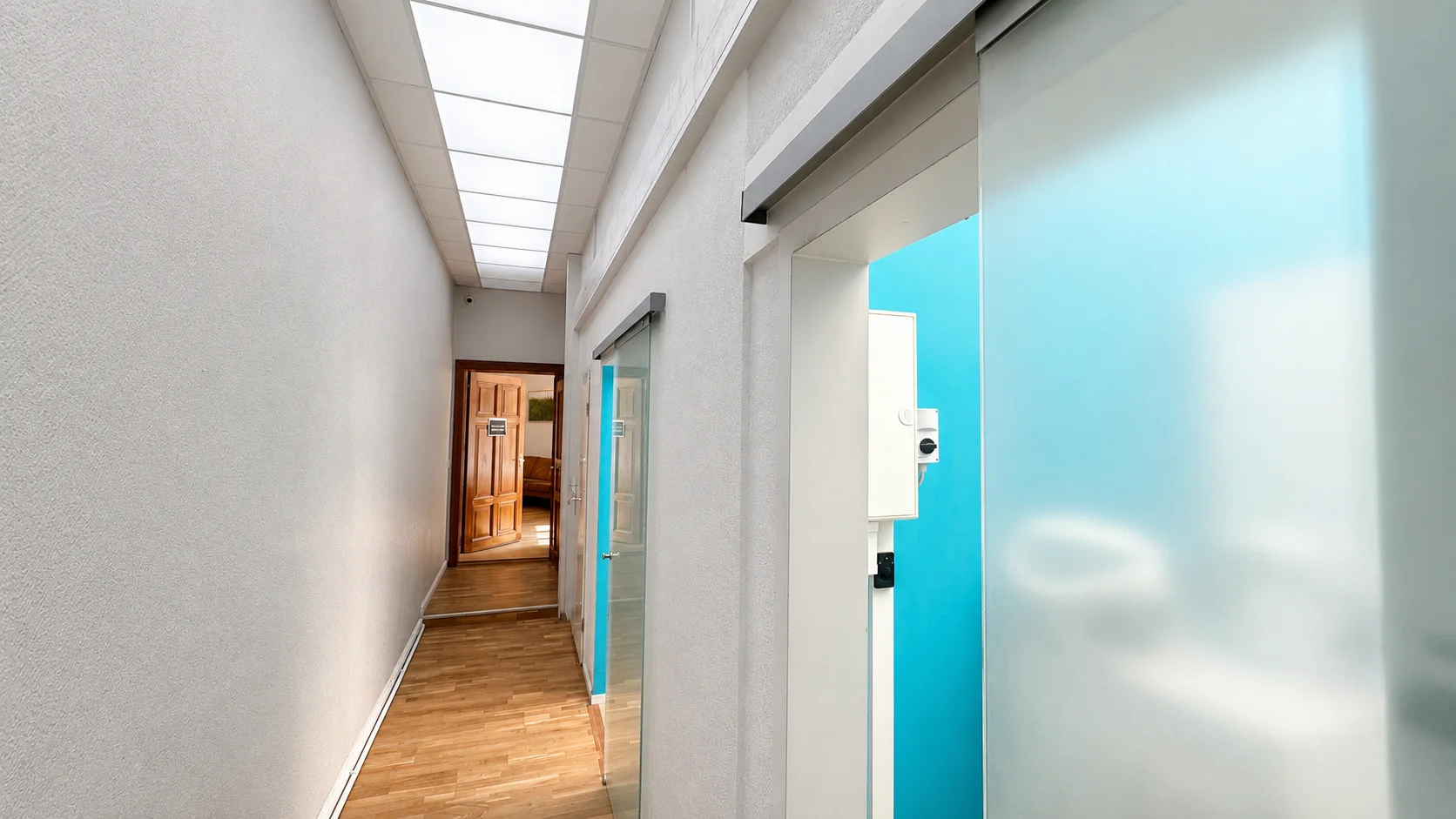 Flur im modernisierten Dentallabor